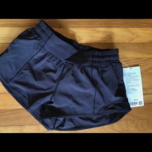 NWT lululemon Hotty Hot shorts, 2.5”